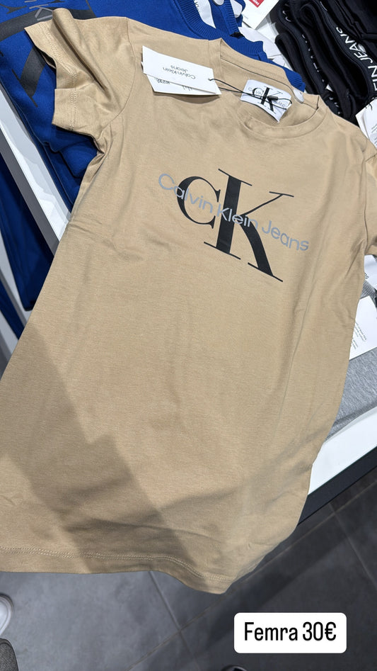 Tshirt Calvin Klein (FEMRA)